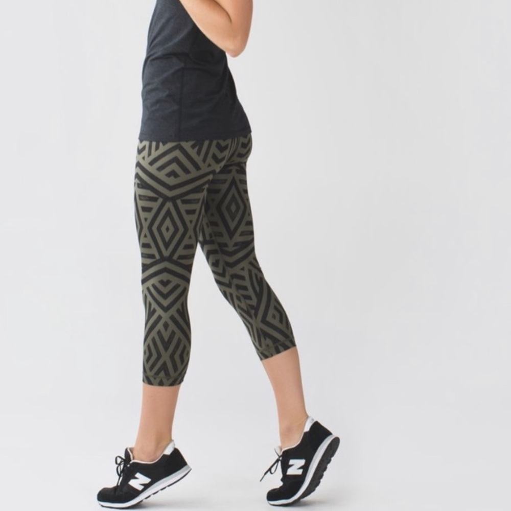 LULULEMON //WunderUnder Crop II Full-On Luxtreme Chevron Shuffle Fatigue legging